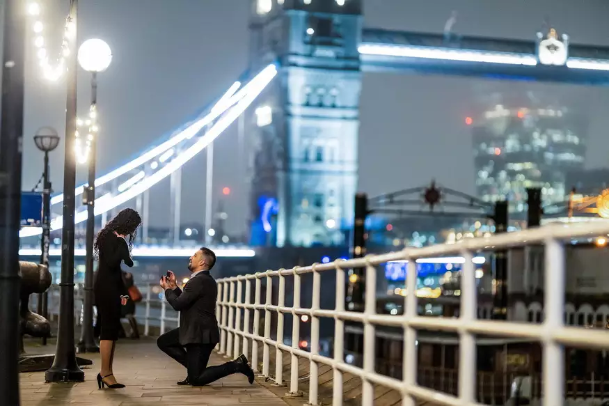 Proposal photography at Tower Bridge