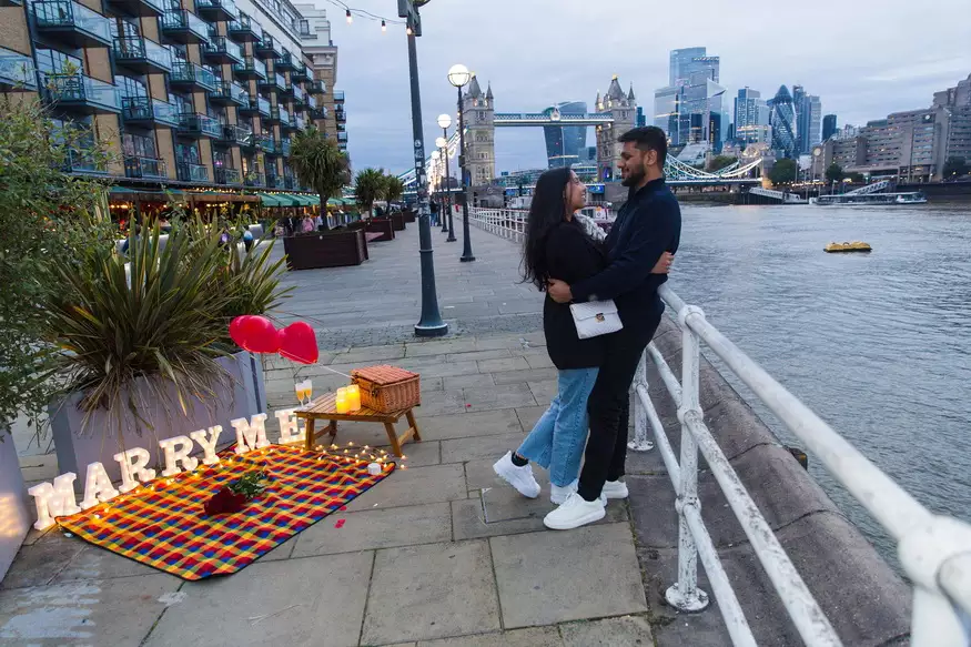 Proposal photography at Tower Bridge